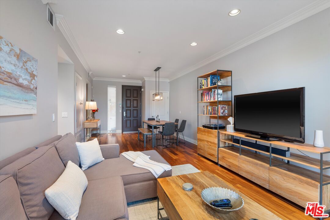 1444 S Point View St Unit: 202