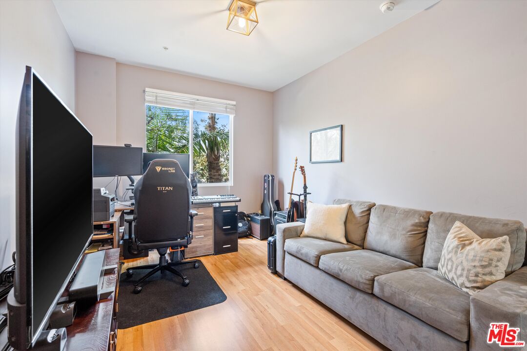 1444 S Point View St Unit: 202