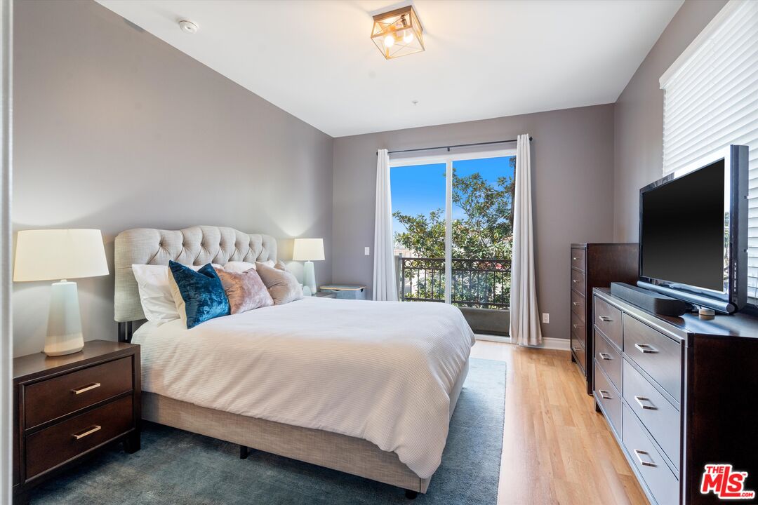 1444 S Point View St Unit: 202