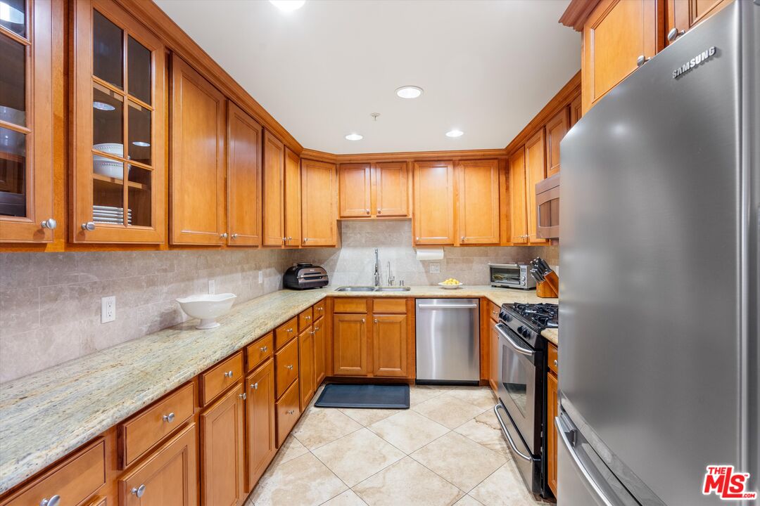 1444 S Point View St Unit: 202