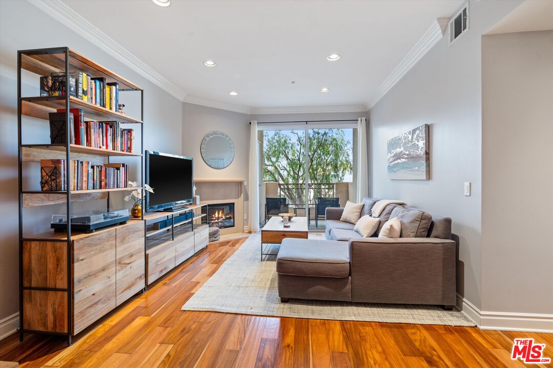 1444 S Point View St Unit: 202