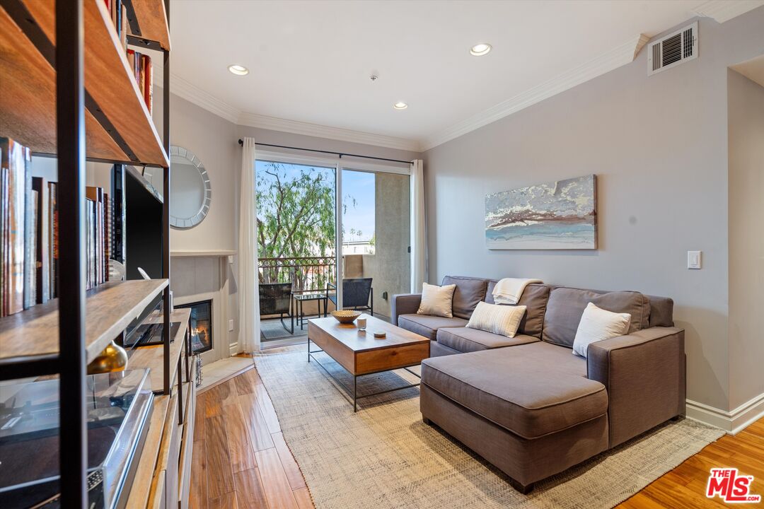 1444 S Point View St Unit: 202