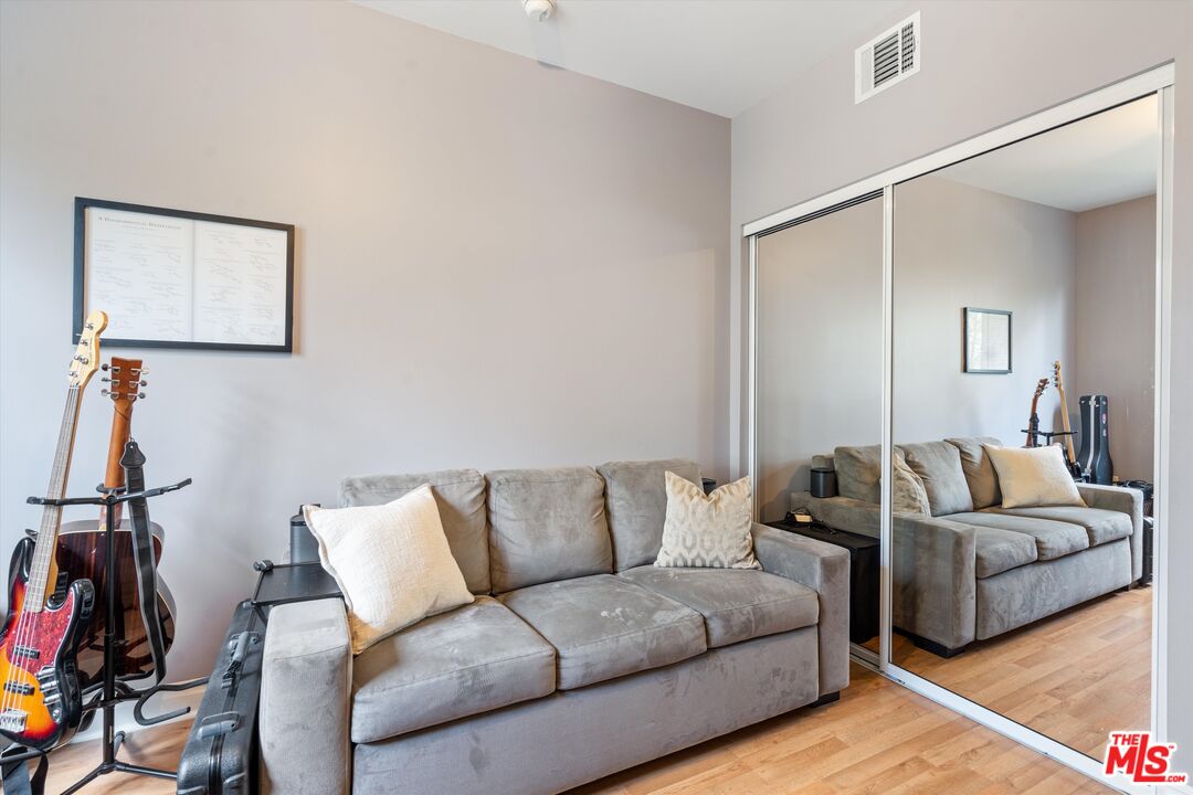 1444 S Point View St Unit: 202