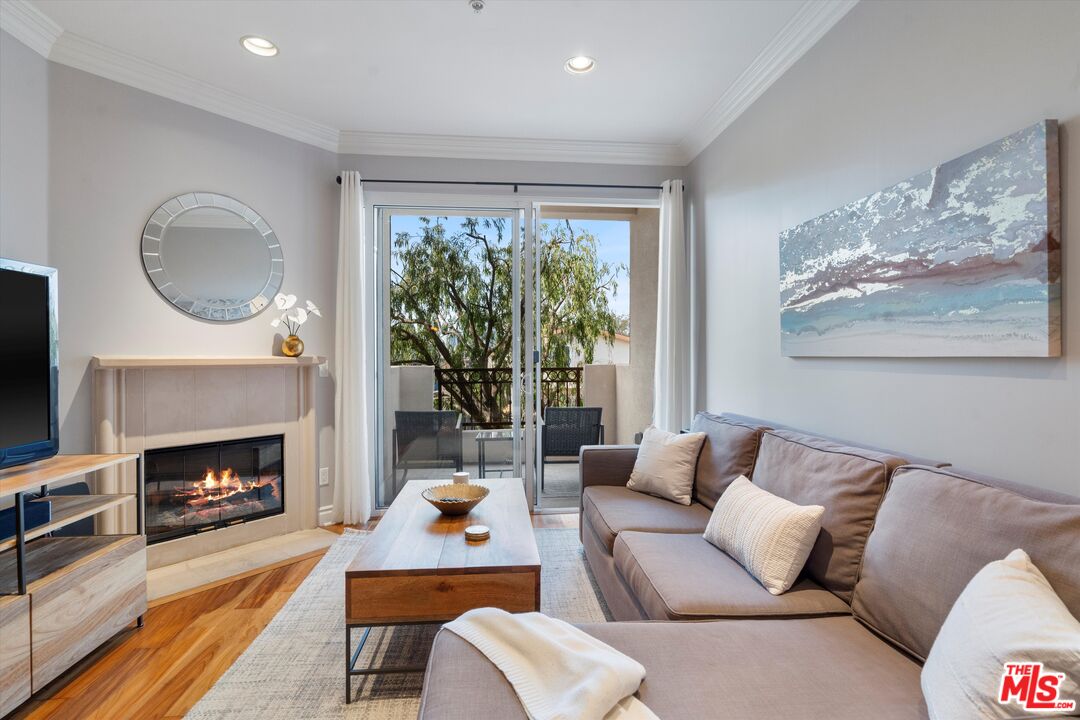 1444 S Point View St Unit: 202
