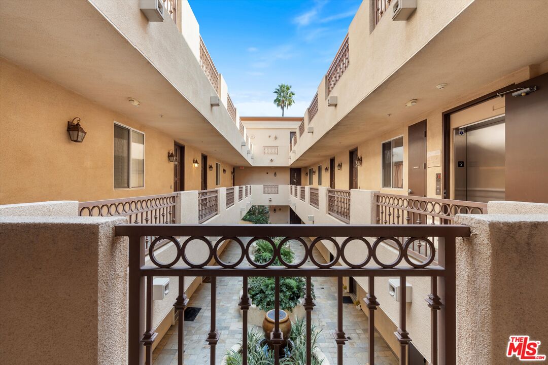 1444 S Point View St Unit: 202