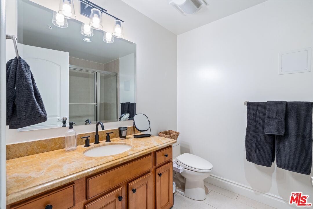 1444 S Point View St Unit: 202