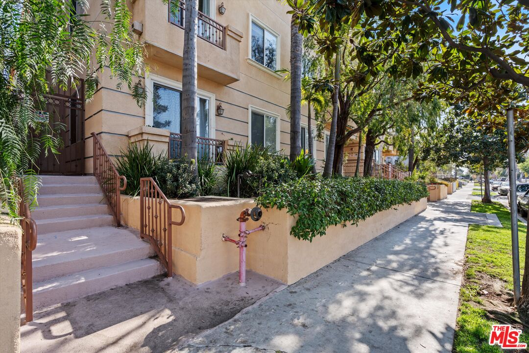 1444 S Point View St Unit: 202