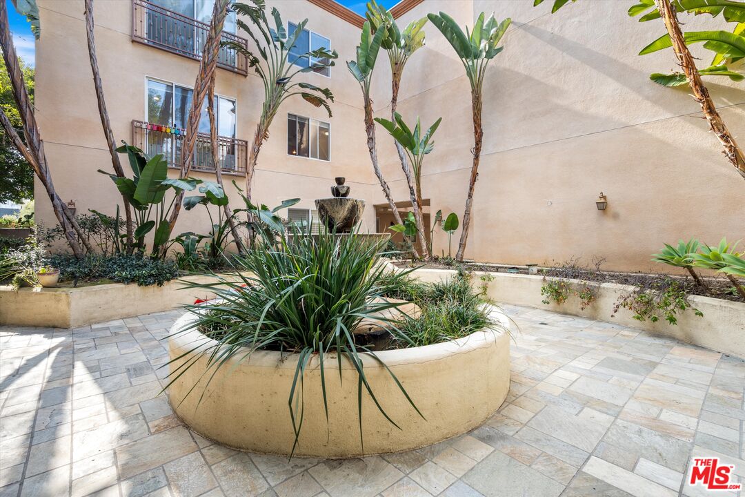 1444 S Point View St Unit: 202