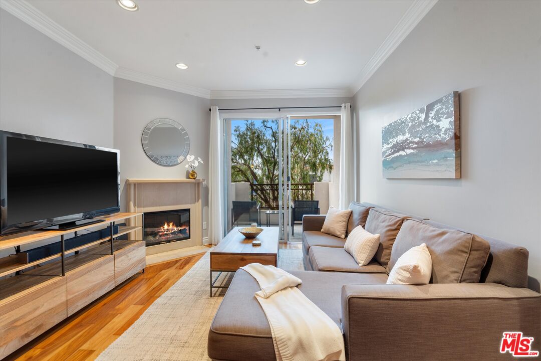 1444 S Point View St Unit: 202