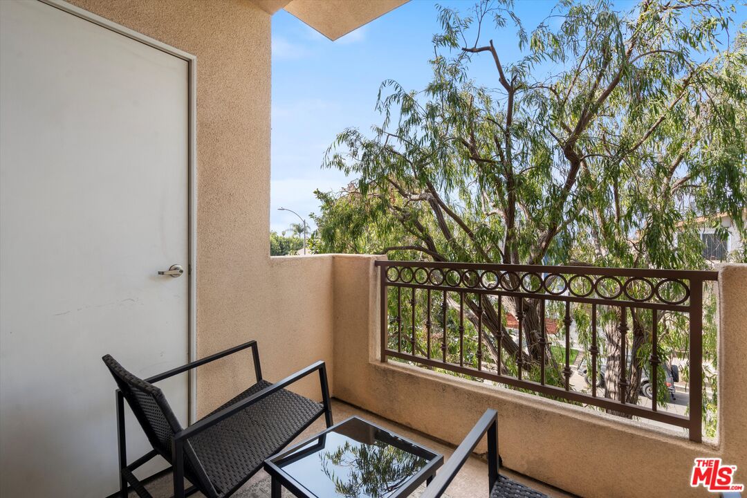 1444 S Point View St Unit: 202
