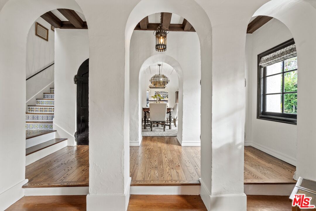 2280 Holly Dr