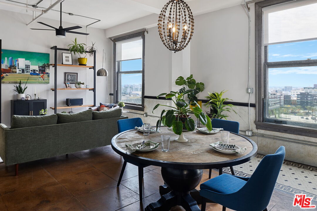 108 W 2nd St Unit: 907