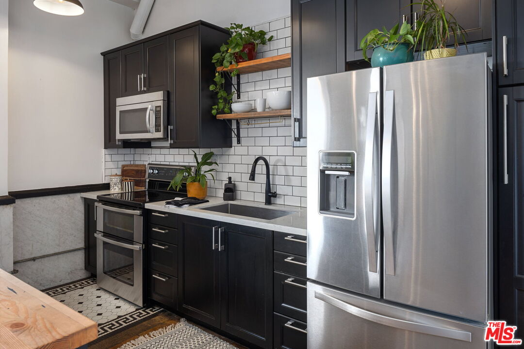 108 W 2nd St Unit: 907