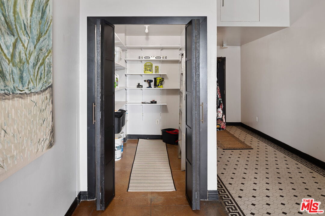 108 W 2nd St Unit: 907