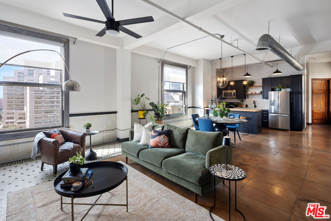 108 W 2nd St Unit: 907