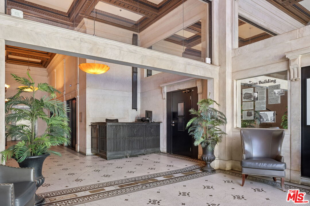 108 W 2nd St Unit: 907