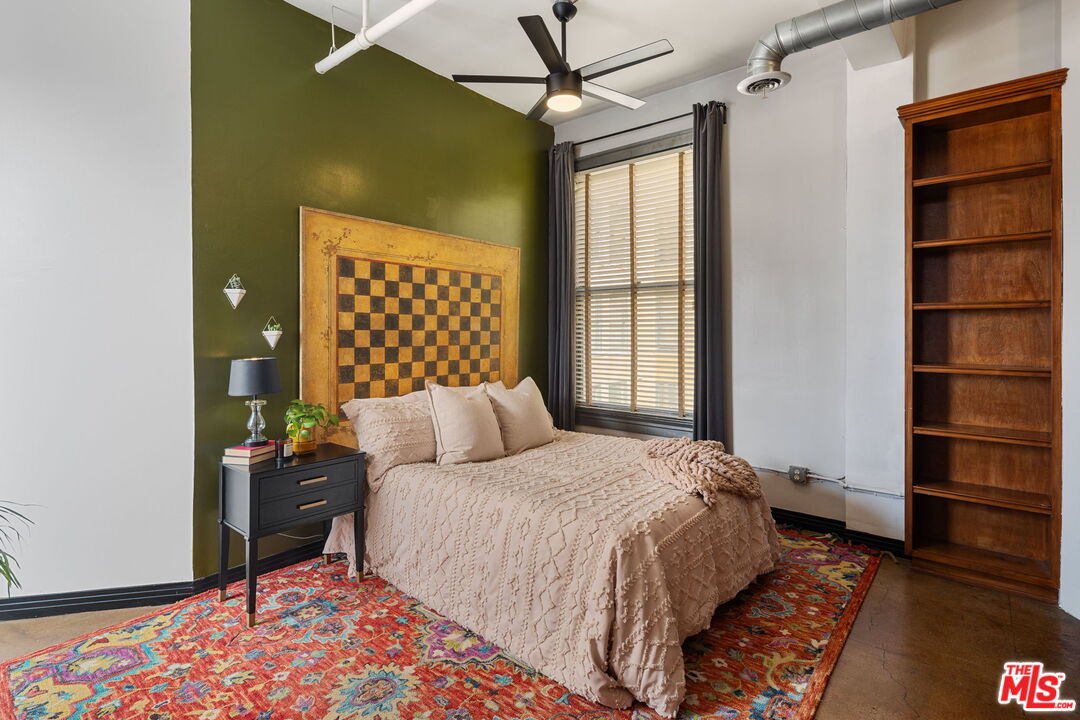 108 W 2nd St Unit: 907