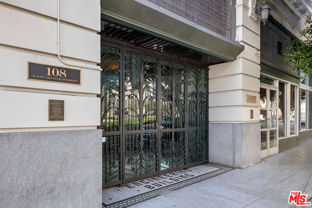 108 W 2nd St Unit: 907