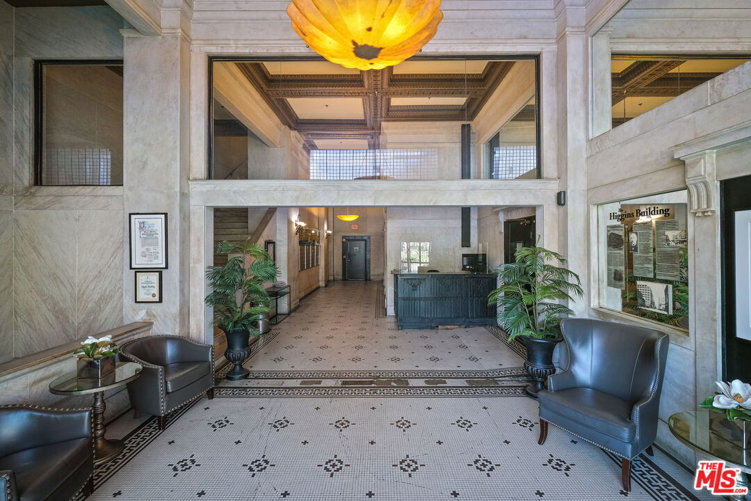 108 W 2nd St Unit: 907