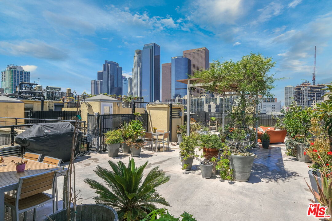 108 W 2nd St Unit: 907
