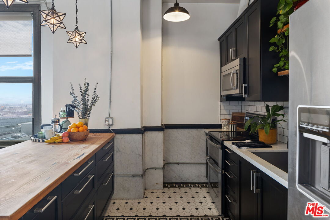 108 W 2nd St Unit: 907