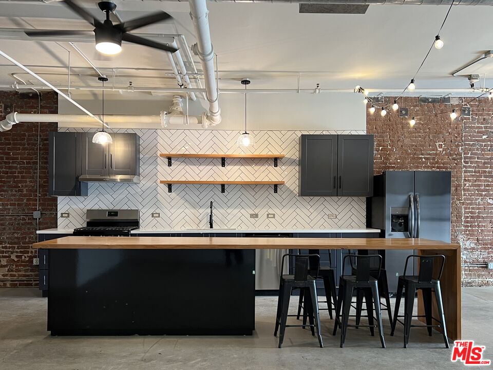 500 Molino St Unit: 117