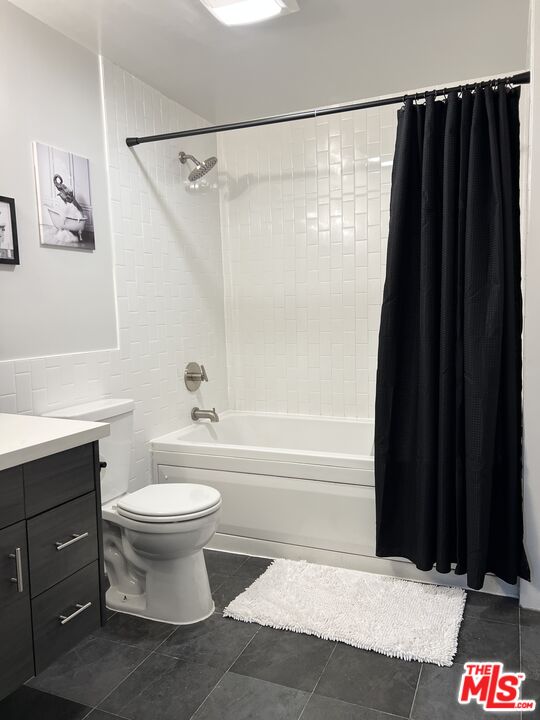 500 Molino St Unit: 117