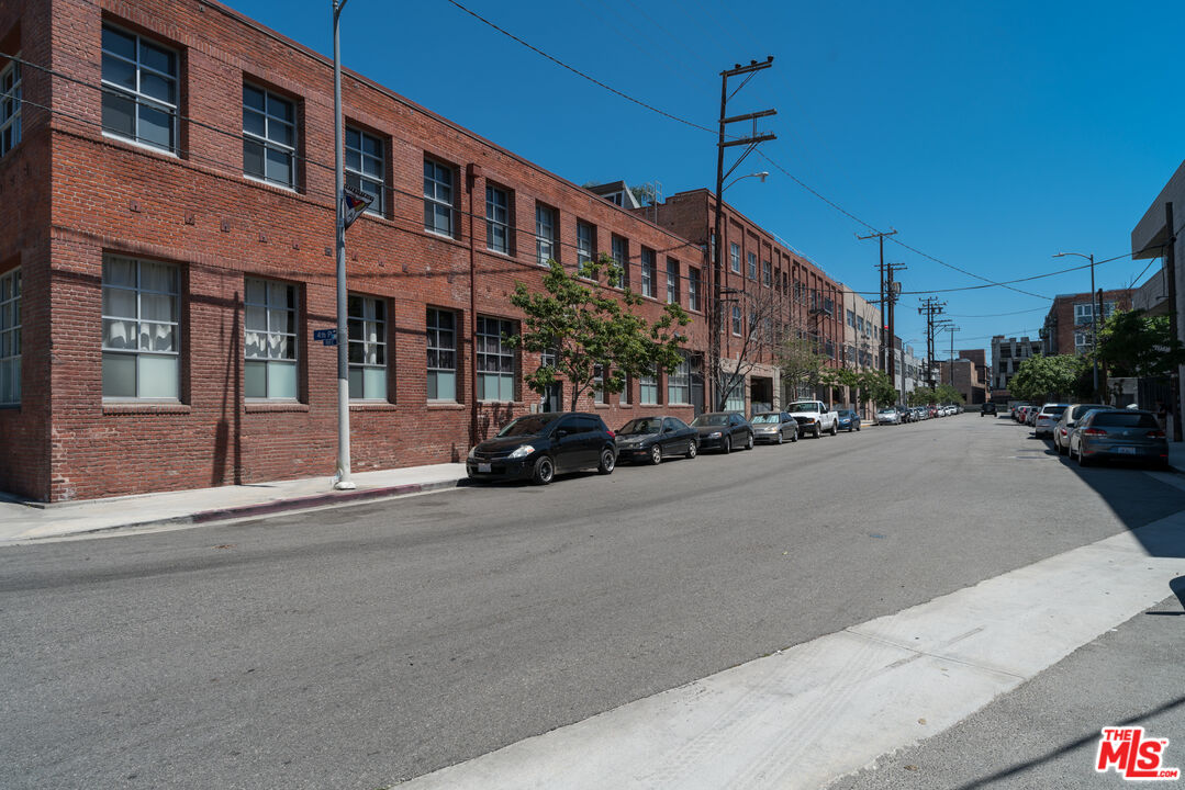 500 Molino St Unit: 117