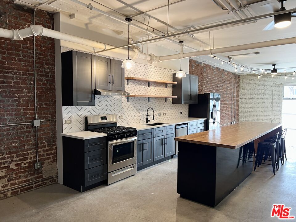 500 Molino St Unit: 117