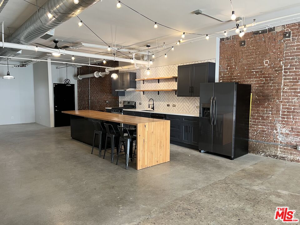 500 Molino St Unit: 117