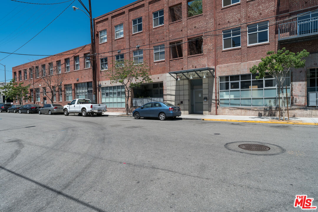 500 Molino St Unit: 117