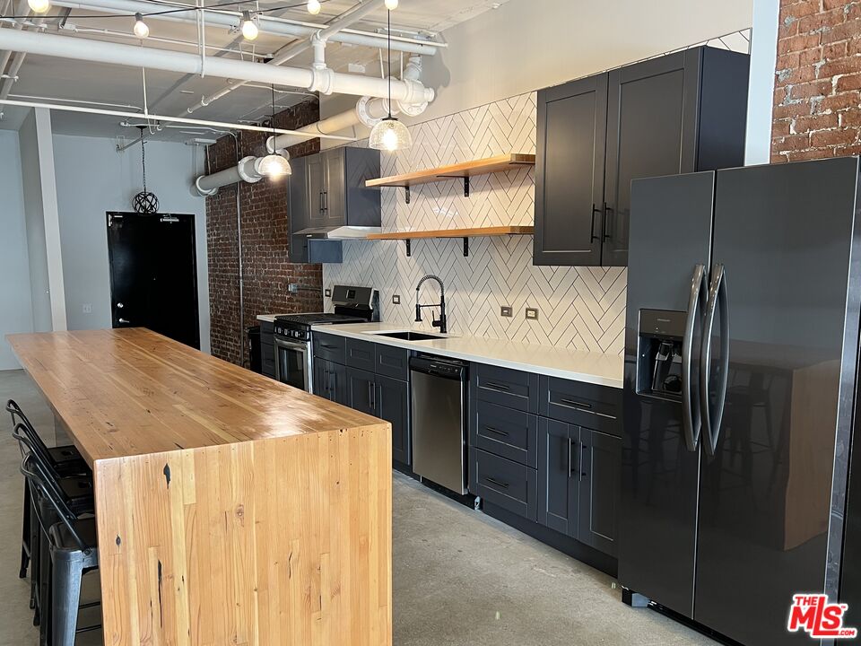 500 Molino St Unit: 117