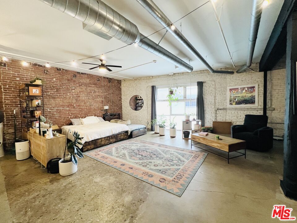 500 Molino St Unit: 117