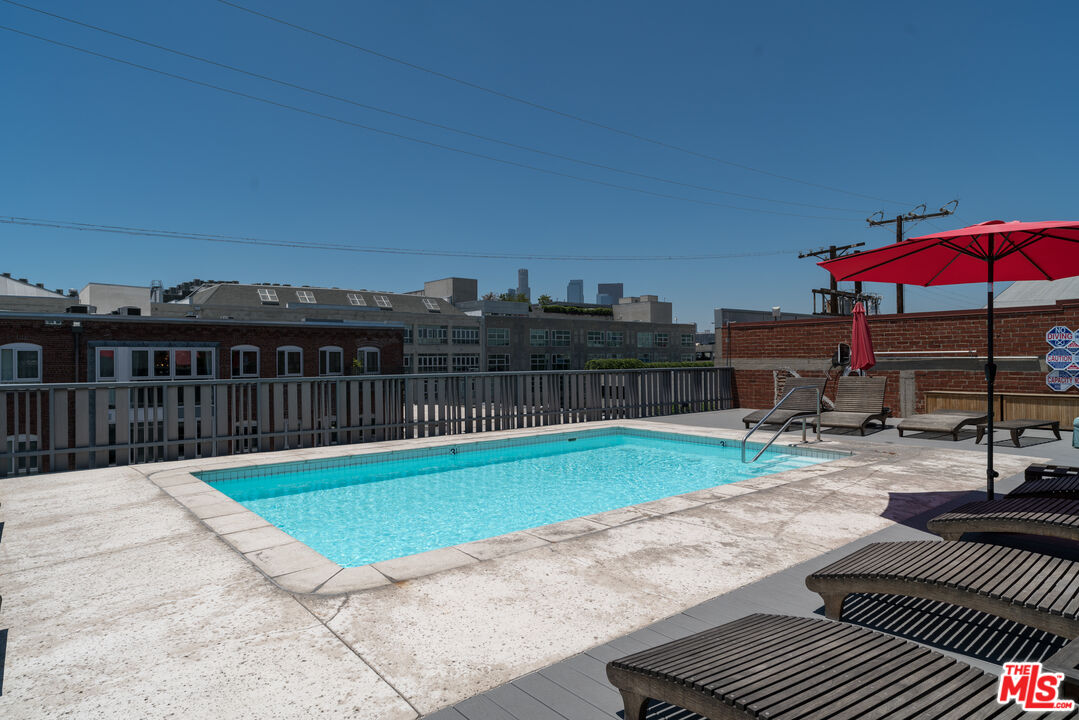 500 Molino St Unit: 117