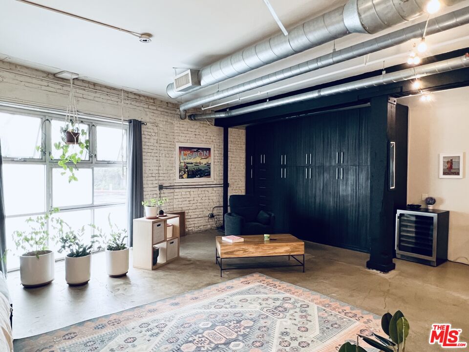500 Molino St Unit: 117