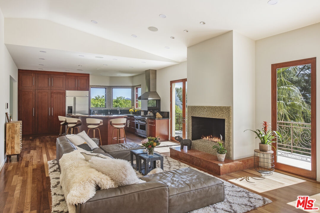 2655 Topanga Skyline Dr