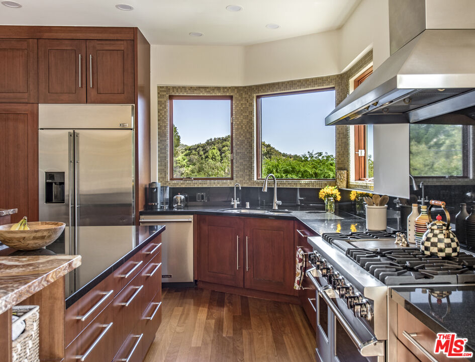 2655 Topanga Skyline Dr