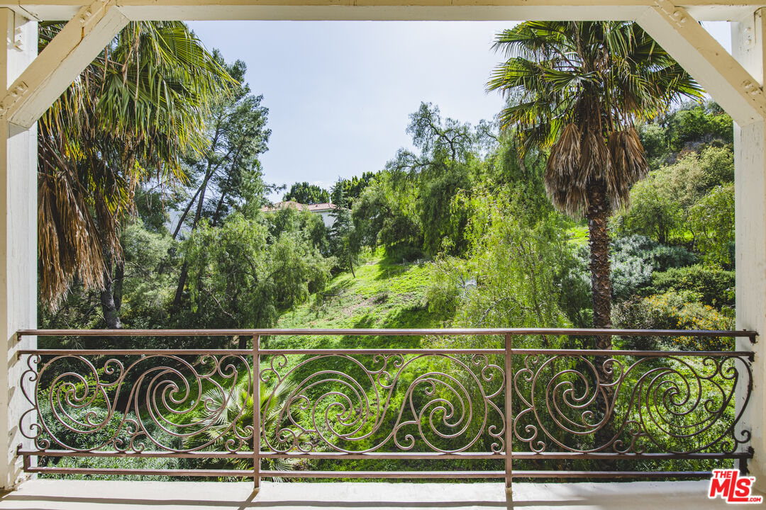 2655 Topanga Skyline Dr