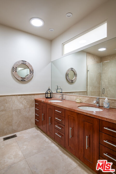 2655 Topanga Skyline Dr