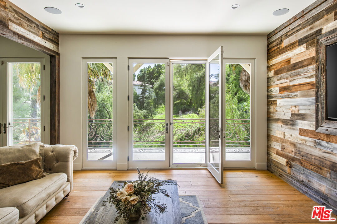 2655 Topanga Skyline Dr