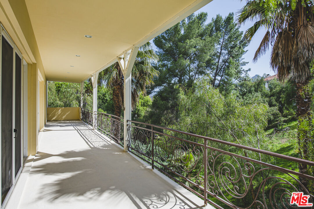 2655 Topanga Skyline Dr