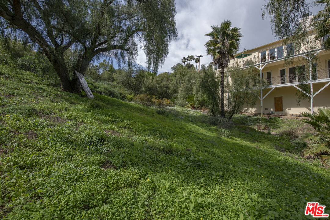 2655 Topanga Skyline Dr