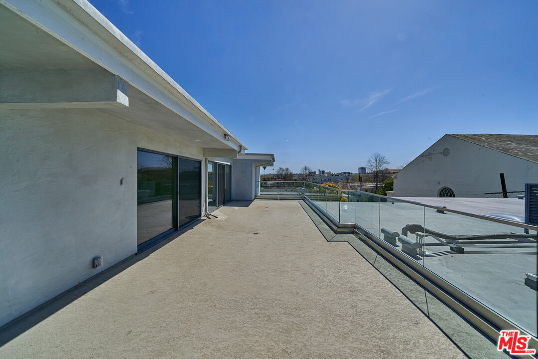 145 S Maple Dr Unit: PH401