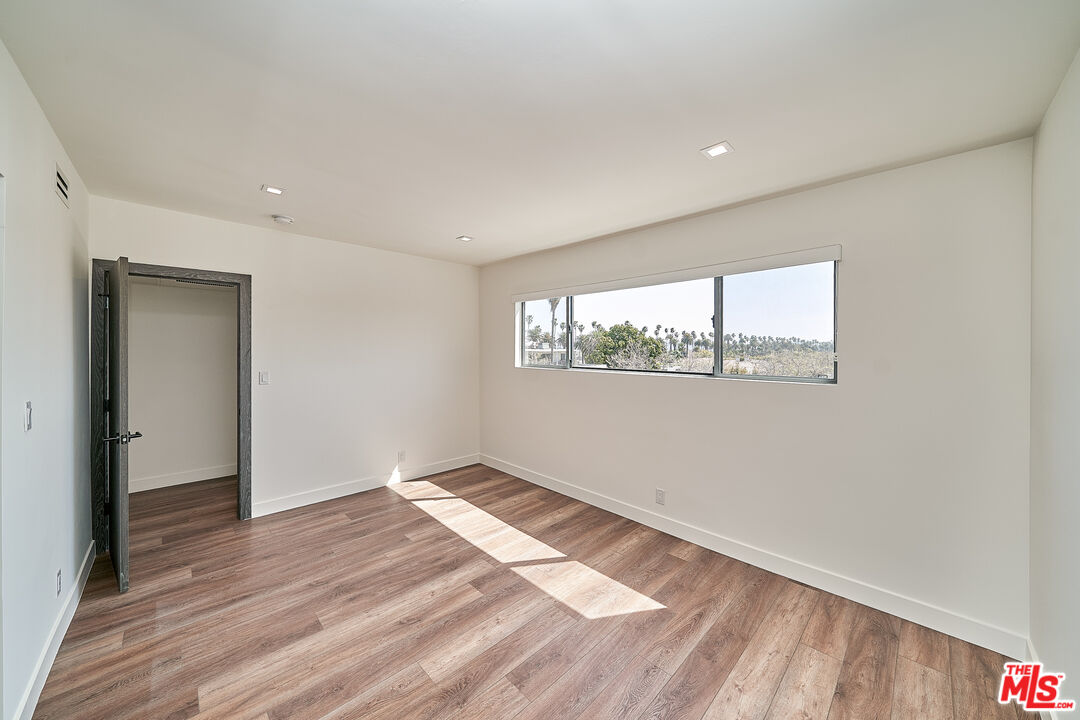 145 S Maple Dr Unit: PH401