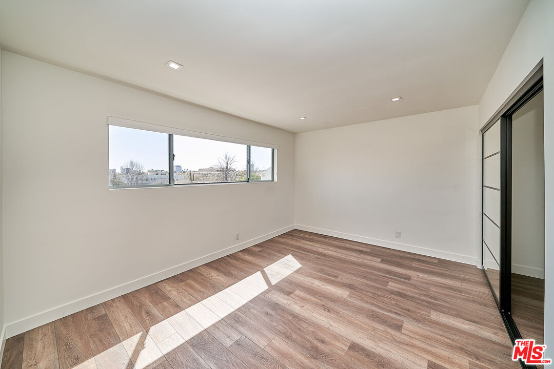 145 S Maple Dr Unit: PH401