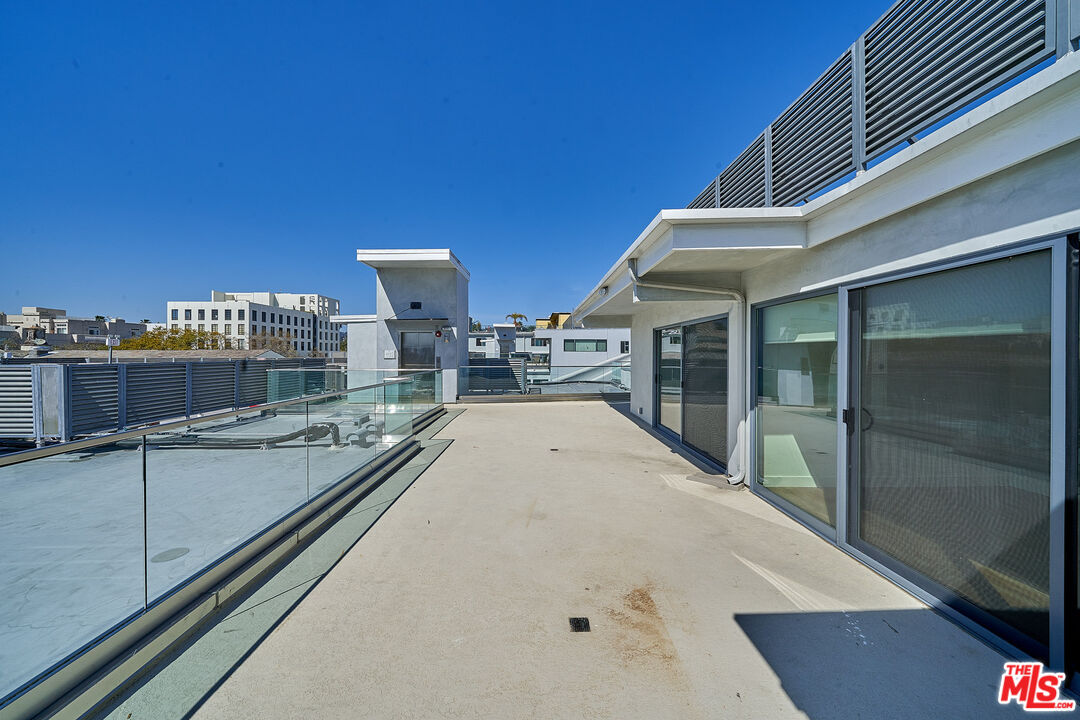 145 S Maple Dr Unit: PH401