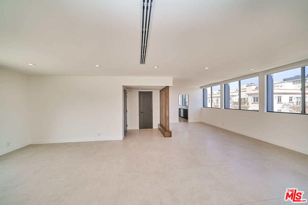 145 S Maple Dr Unit: PH401