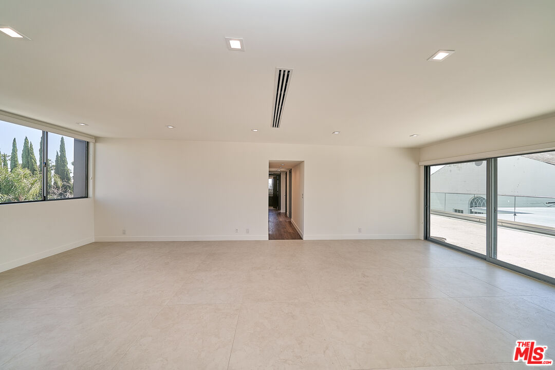 145 S Maple Dr Unit: PH401