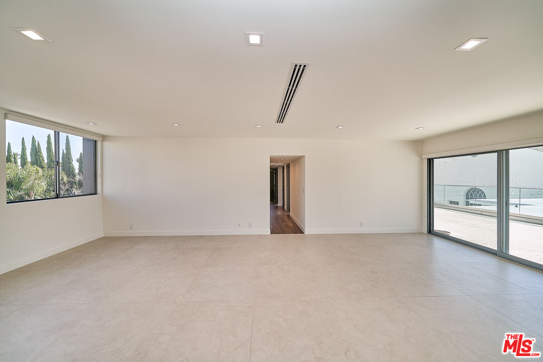 145 S Maple Dr Unit: PH401