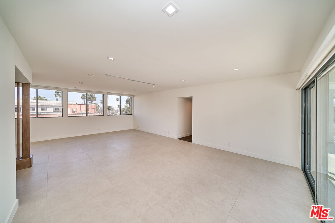 145 S Maple Dr Unit: PH401